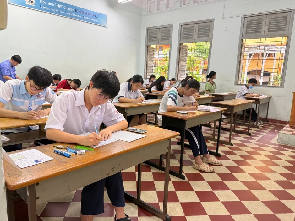 Điểm chuẩn vào lớp 10 chuyên ở TP.HCM có môn tăng hơn 6 điểm Điểm chuẩn vào lớp 10 chuyên ở TP.HCM có môn tăng hơn 6 điểm