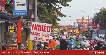 Điểm dừng xe buýt bị lấn chiếm làm nơi bán hàng, tập kết rác