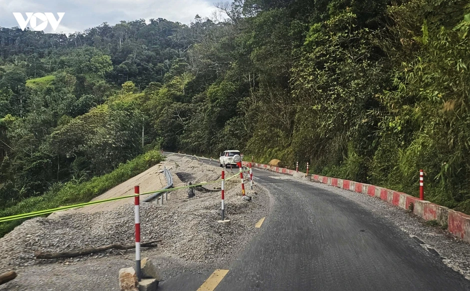 Điểm sụt lún trên Quốc lộ 24, Quảng Ngãi vẫn chưa được khắc phục dứt điểm Điểm sụt lún trên Quốc lộ 24, Quảng Ngãi vẫn chưa được khắc phục dứt điểm