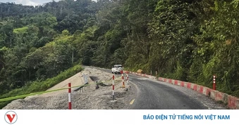Điểm sụt lún trên Quốc lộ 24, Quảng Ngãi vẫn chưa được khắc phục dứt điểm