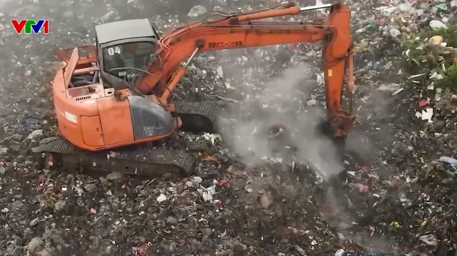 Điểm tập kết rác tại Hưng Yên ùn ứ, cháy gần 1 tuần gây ô nhiễm Điểm tập kết rác tại Hưng Yên ùn ứ, cháy gần 1 tuần gây ô nhiễm