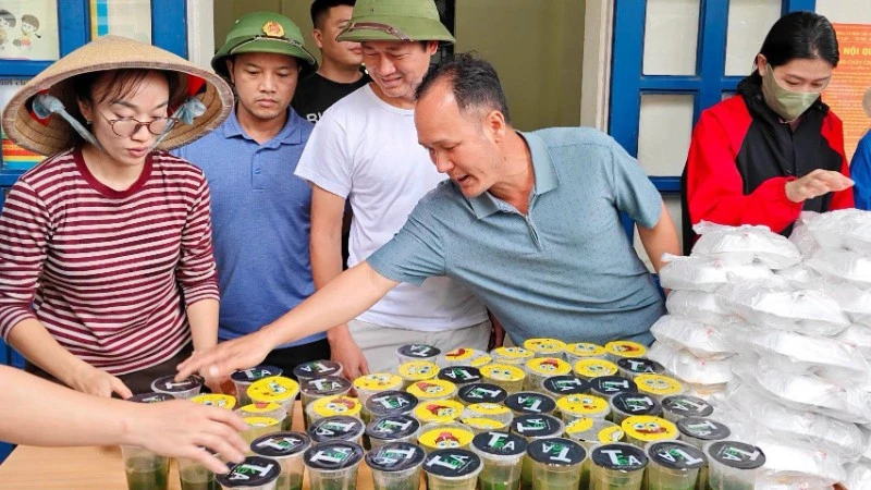 Điểm tựa của đồng bào nơi lũ dữ ở Mường Than Điểm tựa của đồng bào nơi lũ dữ ở Mường Than