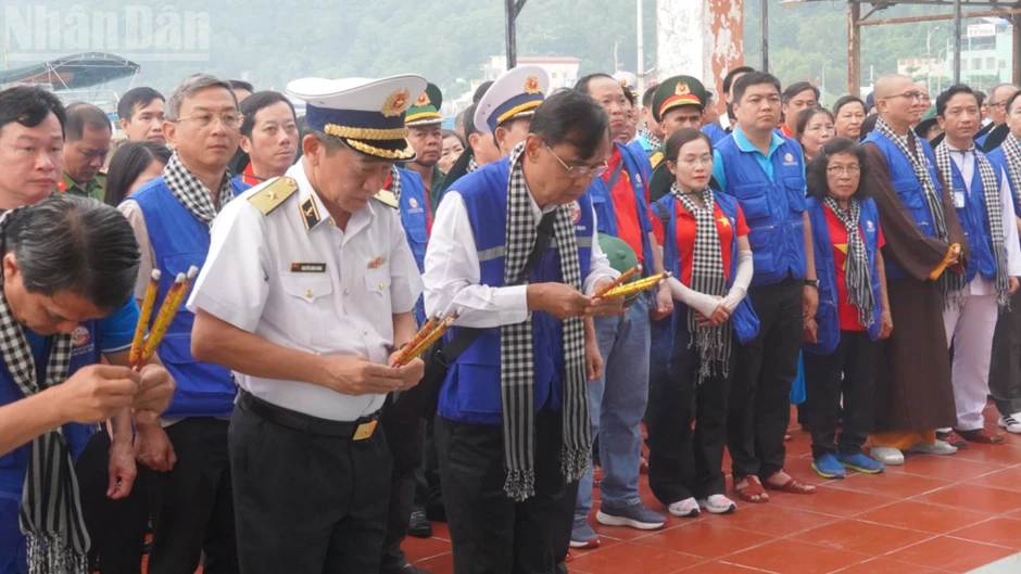 Điểm tựa vững chắc nơi vùng biển Tây Nam Điểm tựa vững chắc nơi vùng biển Tây Nam