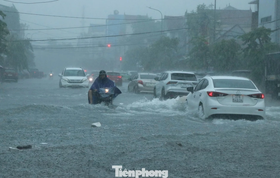 Điểm yếu khiến Vinh 'thất thủ' trong trận mưa kỷ lục Điểm yếu khiến Vinh 'thất thủ' trong trận mưa kỷ lục