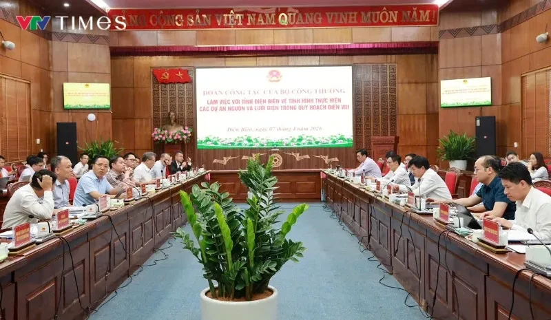 Điện Biên đề nghị bổ sung hạ tầng lưới điện và công suất các dự án điện gió, điện mặt trời