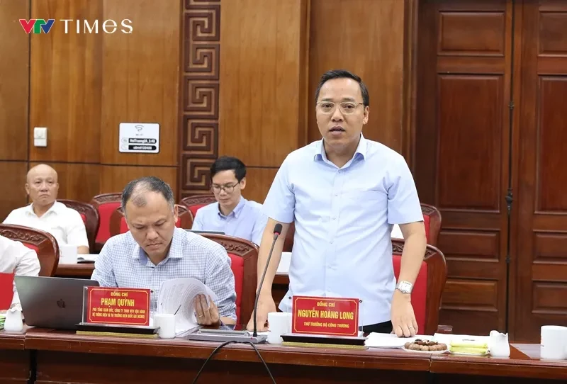 Điện Biên đề nghị bổ sung hạ tầng lưới điện và công suất các dự án điện gió, điện mặt trời