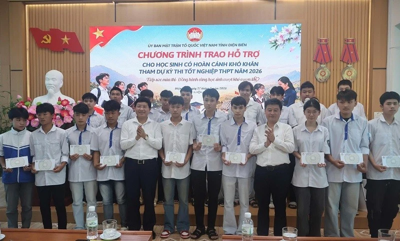 Điện Biên hỗ trợ 619 học sinh nghèo, hoàn cảnh khó khăn trước kỳ thi tốt nghiệp trung học phổ thông Điện Biên hỗ trợ 619 học sinh nghèo, hoàn cảnh khó khăn trước kỳ thi tốt nghiệp trung học phổ thông