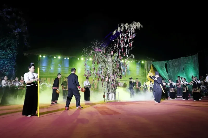 Điện Biên: Khai diễn show thực cảnh "Huyền tích U Va” Điện Biên: Khai diễn show thực cảnh "Huyền tích U Va”