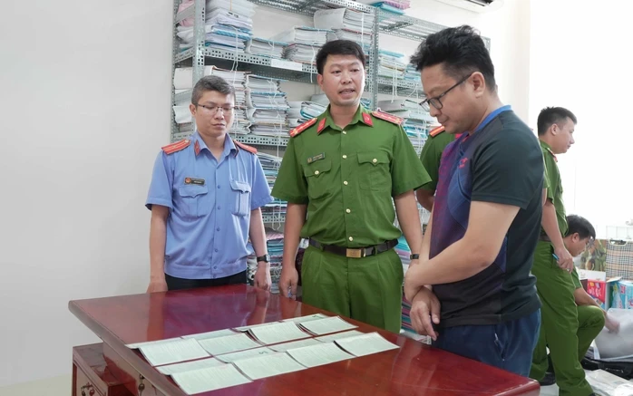 Diễn biến mới vụ cán bộ thuế nhận 100 triệu đồng của giám đốc doanh nghiệp Diễn biến mới vụ cán bộ thuế nhận 100 triệu đồng của giám đốc doanh nghiệp