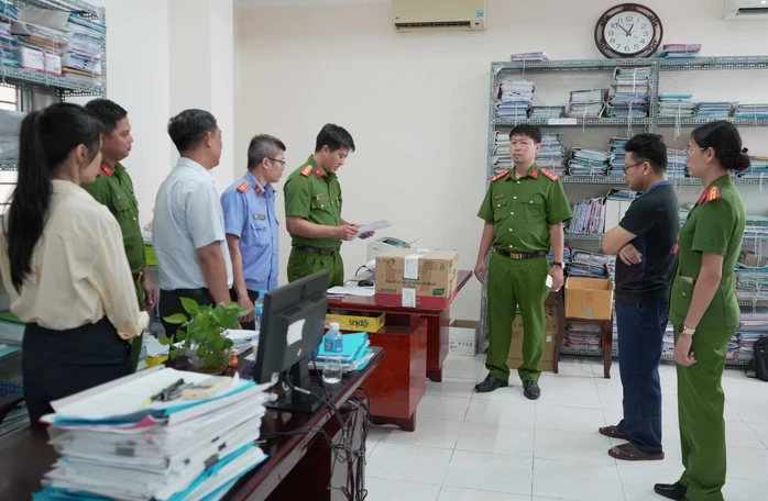 Diễn biến mới vụ cán bộ thuế nhận 100 triệu đồng của giám đốc doanh nghiệp Diễn biến mới vụ cán bộ thuế nhận 100 triệu đồng của giám đốc doanh nghiệp