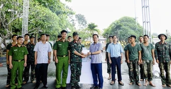 Điện Biên thăm, động viên cán bộ, chiến sĩ thu nhận hài cốt liệt sĩ tại các nghĩa trang liệt sĩ trên địa bàn
