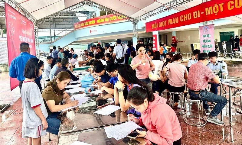 Điện Biên tôn vinh người hiến máu tiêu biểu Điện Biên tôn vinh người hiến máu tiêu biểu