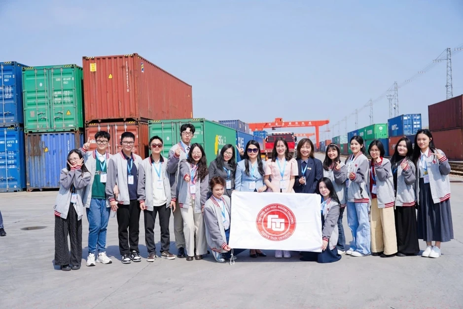 Diễn đàn “Thanh niên Trung Quốc - Việt Nam kế thừa nguồn gen đỏ” Diễn đàn “Thanh niên Trung Quốc - Việt Nam kế thừa nguồn gen đỏ”