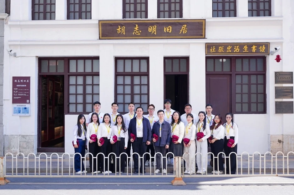 Diễn đàn “Thanh niên Trung Quốc - Việt Nam kế thừa nguồn gen đỏ” Diễn đàn “Thanh niên Trung Quốc - Việt Nam kế thừa nguồn gen đỏ”