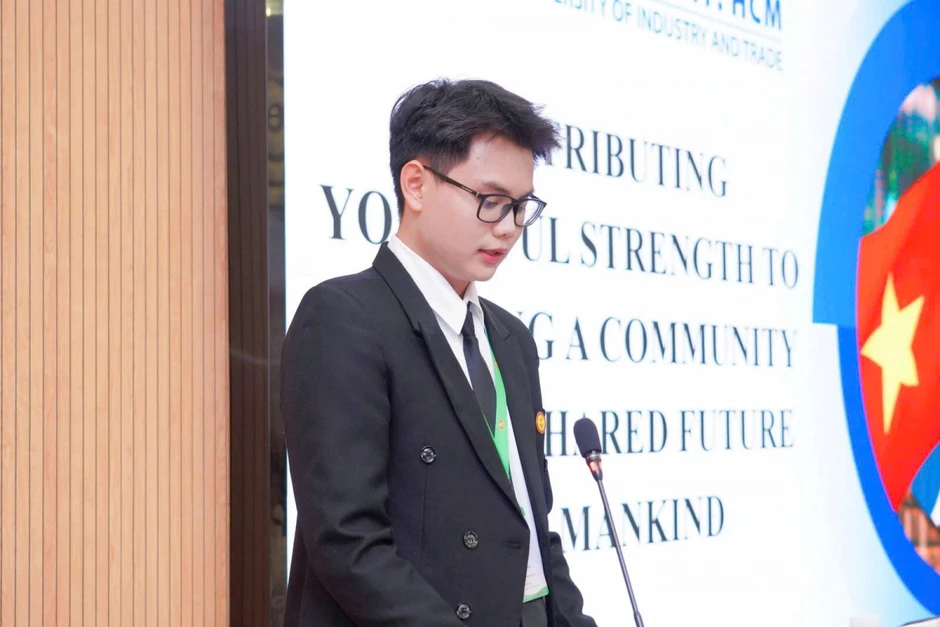 Diễn đàn “Thanh niên Trung Quốc - Việt Nam kế thừa nguồn gen đỏ” Diễn đàn “Thanh niên Trung Quốc - Việt Nam kế thừa nguồn gen đỏ”