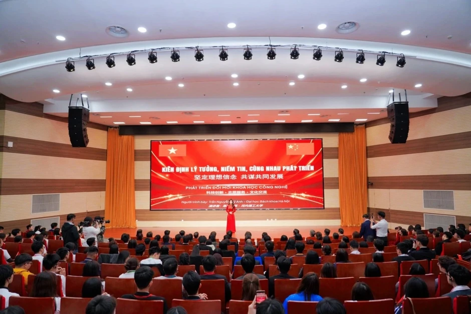 Diễn đàn “Thanh niên Trung Quốc - Việt Nam kế thừa nguồn gen đỏ” Diễn đàn “Thanh niên Trung Quốc - Việt Nam kế thừa nguồn gen đỏ”