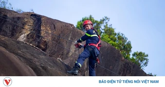 Diễn tập cứu người trên bán bán đảo Sơn Trà
