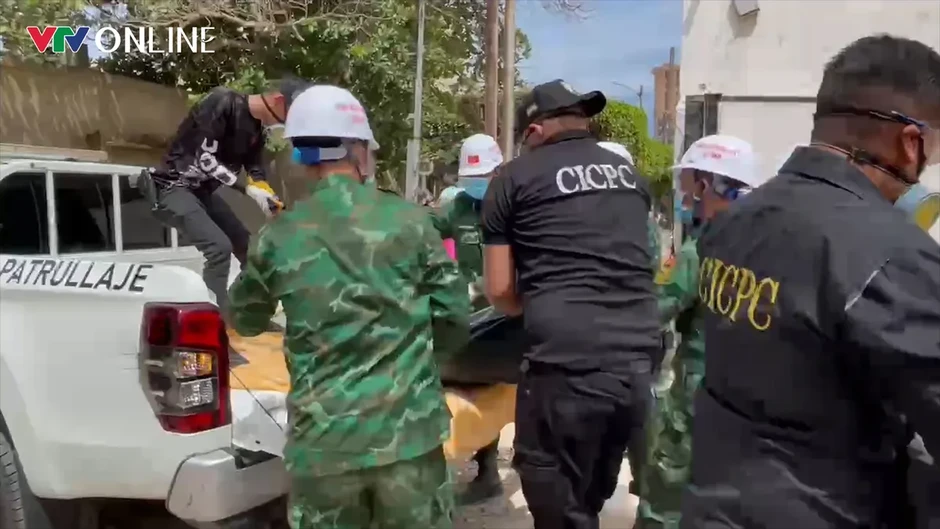 Đoàn cứu nạn Việt Nam tại Venezuela tìm thấy 11 thi thể nạn nhân trong ngày đầu ra quân