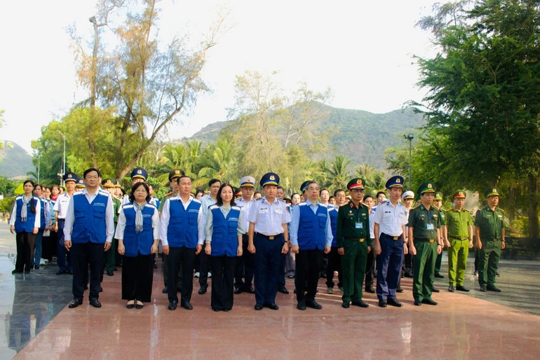 Đoàn đại biểu Thành phố Hồ Chí Minh triển khai chuỗi hoạt động nghĩa tình tại đặc khu Côn Đảo
