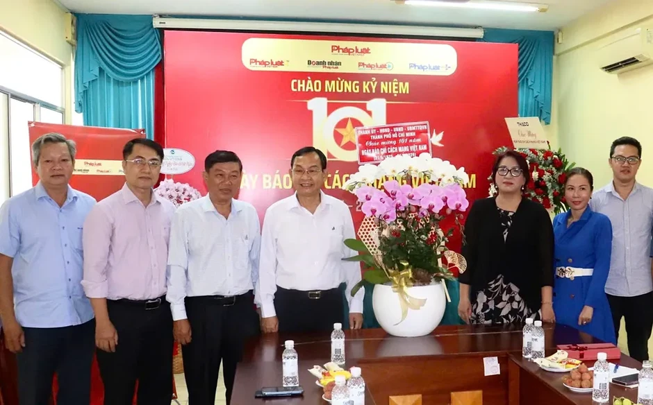 Đoàn đại biểu TPHCM thăm, chúc mừng cơ quan báo chí