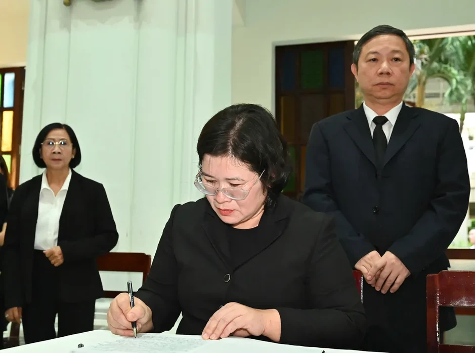 Đoàn lãnh đạo TPHCM viếng Đức Hồng y Gioan Baotixita Phạm Minh Mẫn Đoàn lãnh đạo TPHCM viếng Đức Hồng y Gioan Baotixita Phạm Minh Mẫn