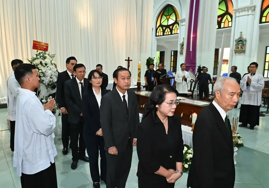 Đoàn lãnh đạo TPHCM viếng Đức Hồng y Gioan Baotixita Phạm Minh Mẫn Đoàn lãnh đạo TPHCM viếng Đức Hồng y Gioan Baotixita Phạm Minh Mẫn