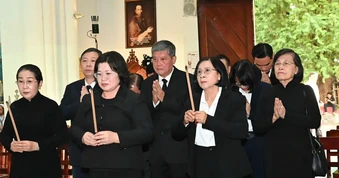 Đoàn lãnh đạo TPHCM viếng Đức Hồng y Gioan Baotixita Phạm Minh Mẫn