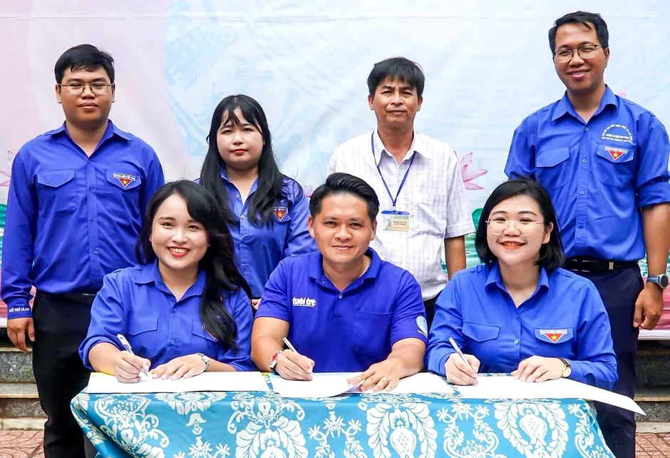 Đoàn Thanh niên một số địa phương ký kết chương trình chăm lo cho thiếu nhi dân tộc thiểu số Đoàn Thanh niên một số địa phương ký kết chương trình chăm lo cho thiếu nhi dân tộc thiểu số