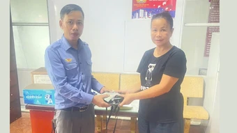 Đoàn tiếp viên Đường sắt Sài Gòn liên tiếp trao trả tài sản hành khách bỏ quên