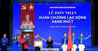 Đoàn TNCS Hồ Chí Minh đón nhận Huân chương Lao động hạng Nhất