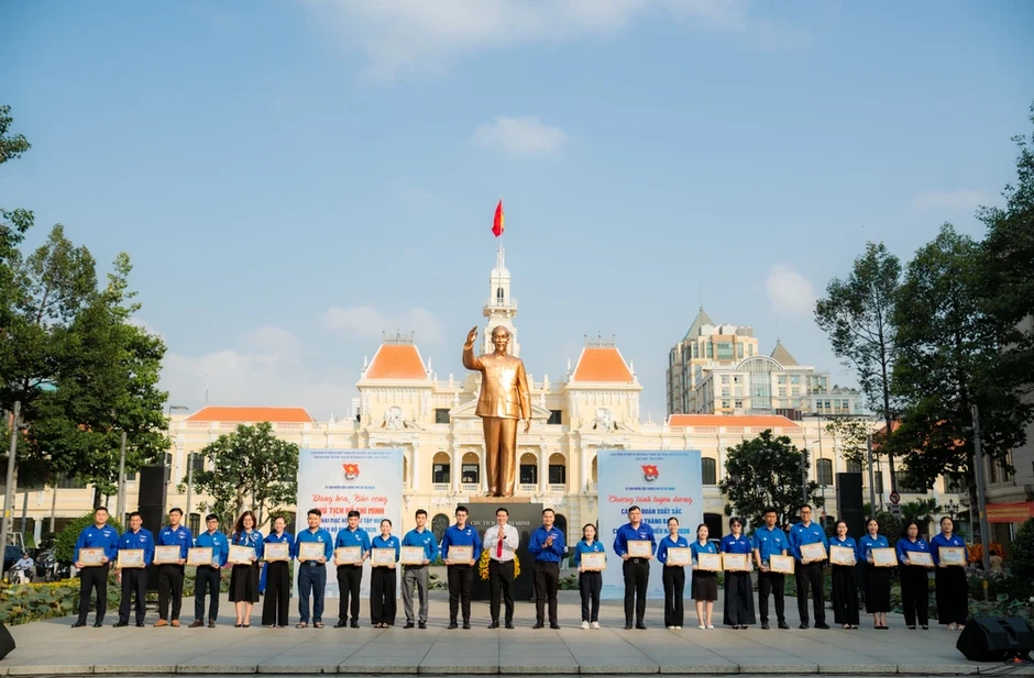 Đoàn UBND TP.HCM tuyên dương 125 gương Cán bộ Đoàn xuất sắc, Chi đoàn tiêu biểu Đoàn UBND TP.HCM tuyên dương 125 gương Cán bộ Đoàn xuất sắc, Chi đoàn tiêu biểu