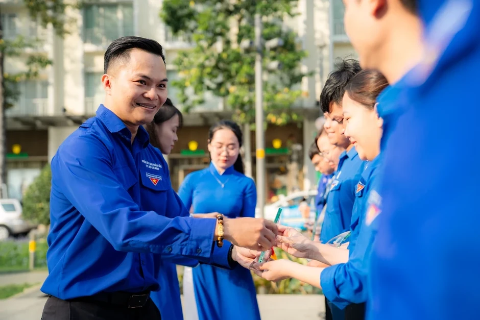 Đoàn UBND TP.HCM tuyên dương 125 gương Cán bộ Đoàn xuất sắc, Chi đoàn tiêu biểu Đoàn UBND TP.HCM tuyên dương 125 gương Cán bộ Đoàn xuất sắc, Chi đoàn tiêu biểu