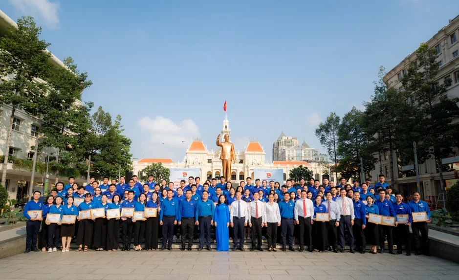 Đoàn UBND TP.HCM tuyên dương 125 gương Cán bộ Đoàn xuất sắc, Chi đoàn tiêu biểu Đoàn UBND TP.HCM tuyên dương 125 gương Cán bộ Đoàn xuất sắc, Chi đoàn tiêu biểu