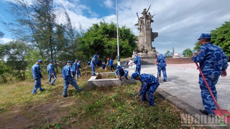 Đoàn viên, thanh niên Bộ Tư lệnh Vùng Cảnh sát biển 2 tri ân người có công với cách mạng Đoàn viên, thanh niên Bộ Tư lệnh Vùng Cảnh sát biển 2 tri ân người có công với cách mạng