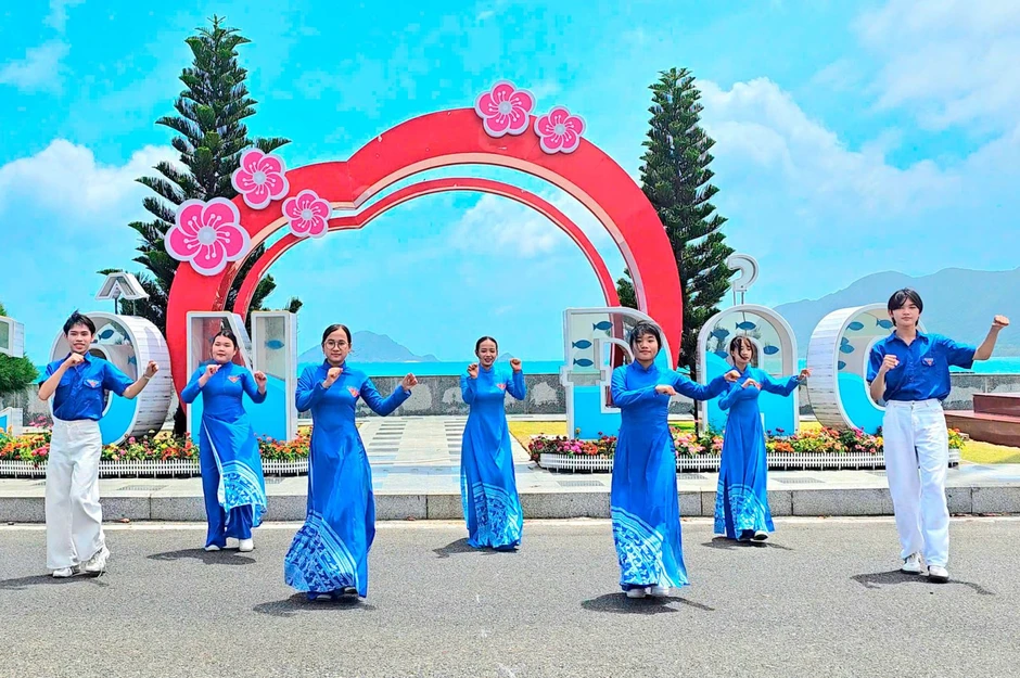 Đoàn viên thanh niên đặc khu Côn Đảo hướng về ngày hội lớn của đất nước