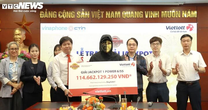 Doanh nhân ở Tây Ninh 'ẵm' giải độc đắc hơn 114 tỷ đồng Doanh nhân ở Tây Ninh 'ẵm' giải độc đắc hơn 114 tỷ đồng