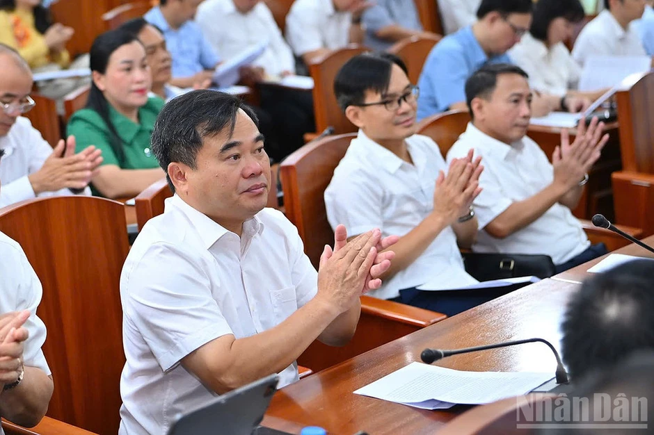 Đổi mới Hội Nông dân Việt Nam theo hướng chuyên nghiệp và hiện đại Đổi mới Hội Nông dân Việt Nam theo hướng chuyên nghiệp và hiện đại