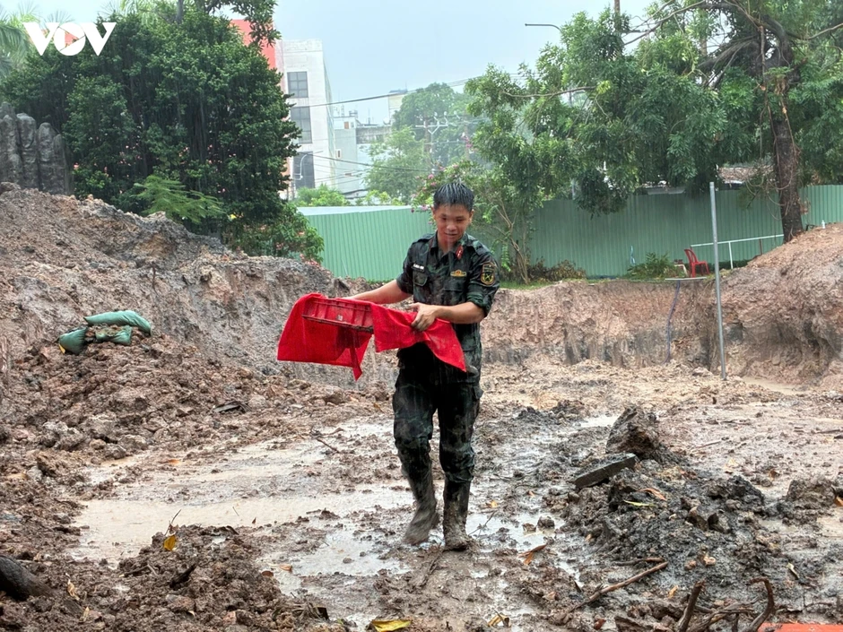 Đội mưa tìm kiếm, quy tập 12 bộ hài cốt liệt sĩ ở Công viên Lê Thị Riêng Đội mưa tìm kiếm, quy tập 12 bộ hài cốt liệt sĩ ở Công viên Lê Thị Riêng