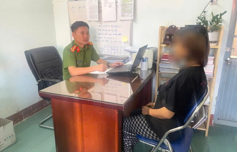 Đôi nam nữ xin đi nhờ vệ sinh, chủ nhà tá hoả phát hiện trẻ sơ sinh tử vong Đôi nam nữ xin đi nhờ vệ sinh, chủ nhà tá hoả phát hiện trẻ sơ sinh tử vong