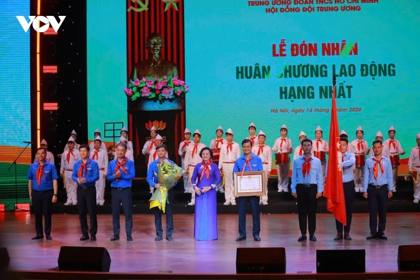 Đội Thiếu niên tiền phong Hồ Chí Minh nhận Huân chương Lao động hạng Nhất Đội Thiếu niên tiền phong Hồ Chí Minh nhận Huân chương Lao động hạng Nhất