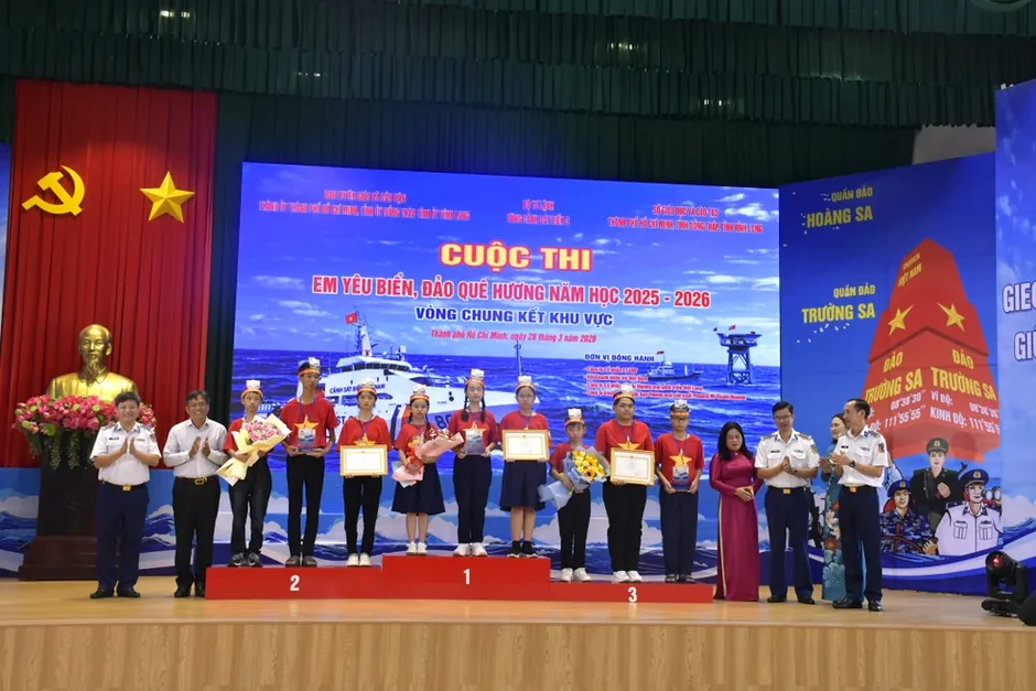 Đội TPHCM giành giải nhất cuộc thi “Em yêu biển, đảo quê hương”