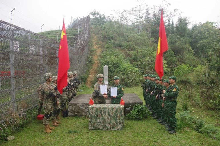 Đồn Biên phòng Bạch Đích tổ chức tuần tra song phương với lực lượng quản lý biên giới đối diện Đồn Biên phòng Bạch Đích tổ chức tuần tra song phương với lực lượng quản lý biên giới đối diện