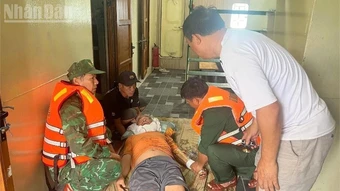 Đồn Biên phòng Cửa khẩu cảng Vũng Rô kịp thời cứu thuyền viên bất tỉnh trên biển