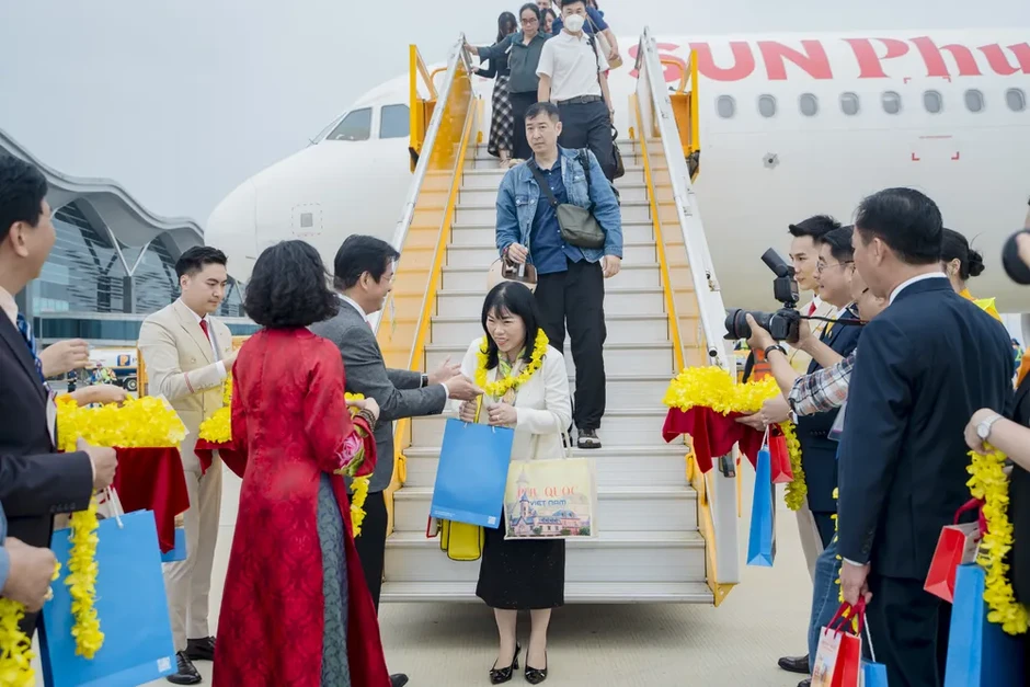 Đón chuyến bay thẳng đầu tiên chặng Cam Ranh – Phú Quốc Đón chuyến bay thẳng đầu tiên chặng Cam Ranh – Phú Quốc