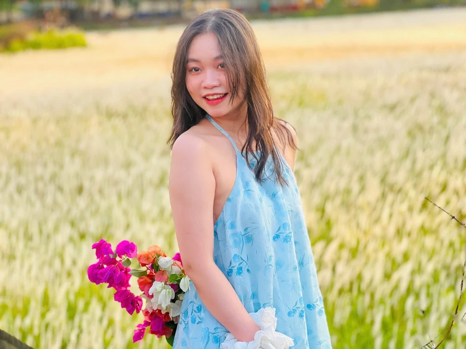 Đón hoàng hôn lãng mạn như phim trường trên cánh đồng cỏ lau ở ĐH Quốc gia TP Hồ Chí Minh Đón hoàng hôn lãng mạn như phim trường trên cánh đồng cỏ lau ở ĐH Quốc gia TP Hồ Chí Minh