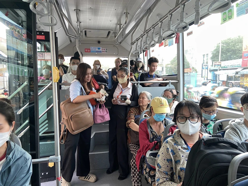 Đón "sóng" miễn phí xe bus tại TP.HCM: Bỏ túi cách tra cứu "thần tốc" để không còn phơi nắng đứng chờ Đón "sóng" miễn phí xe bus tại TP.HCM: Bỏ túi cách tra cứu "thần tốc" để không còn phơi nắng đứng chờ
