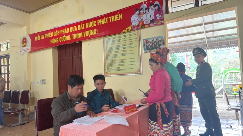 Đồng bào Đan Lai nô nức trong ngày bầu cử sớm Đồng bào Đan Lai nô nức trong ngày bầu cử sớm