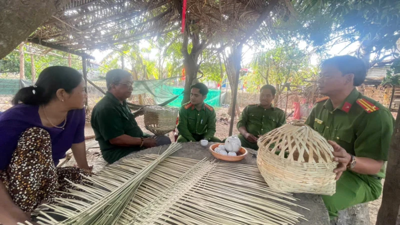 Đồng bào K’Ho gửi trọn niềm tin trong lá phiếu cử tri Đồng bào K’Ho gửi trọn niềm tin trong lá phiếu cử tri