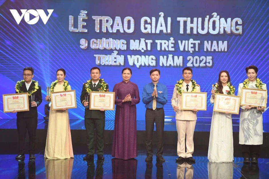 Đồng chí Nguyễn Thanh Nghị dự Lễ trao Giải thưởng gương mặt trẻ Việt Nam tiêu biểu Đồng chí Nguyễn Thanh Nghị dự Lễ trao Giải thưởng gương mặt trẻ Việt Nam tiêu biểu