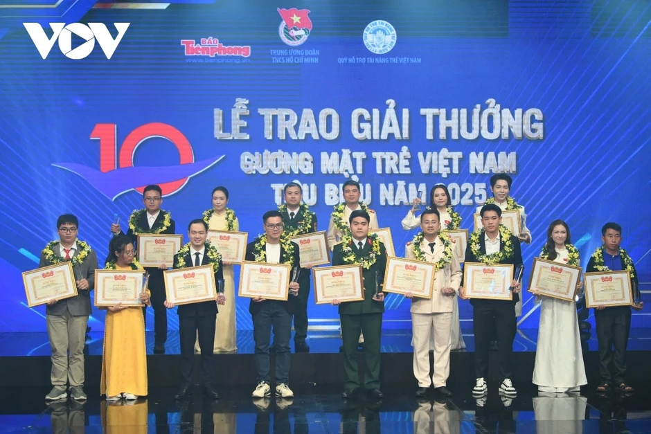 Đồng chí Nguyễn Thanh Nghị dự Lễ trao Giải thưởng gương mặt trẻ Việt Nam tiêu biểu Đồng chí Nguyễn Thanh Nghị dự Lễ trao Giải thưởng gương mặt trẻ Việt Nam tiêu biểu